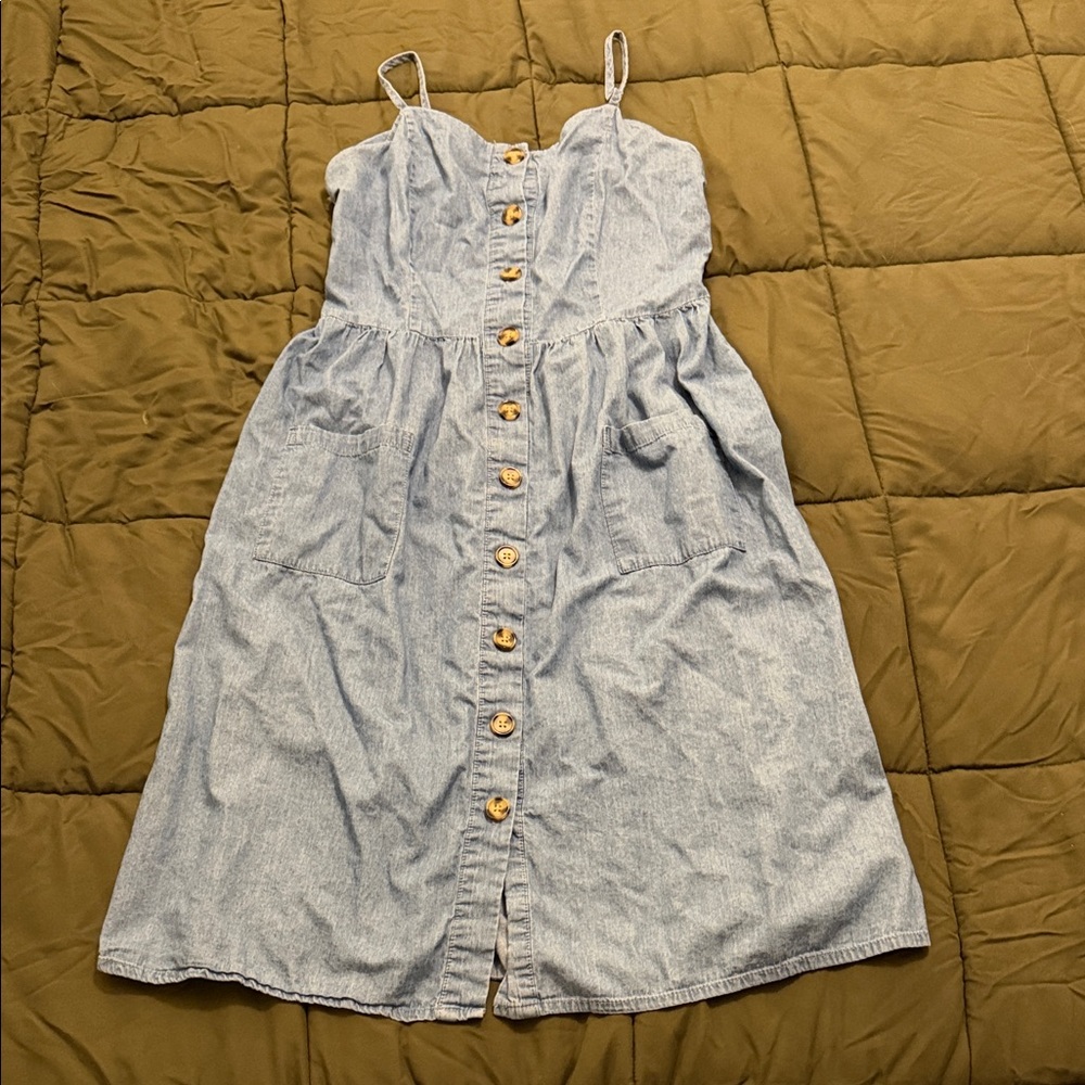 205 Collin’s size L denim button down dress